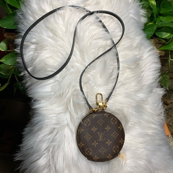 Louis Vuitton Accessories - ⬇️LV “STRAP ONLY”-  eye trunk with gold clasp